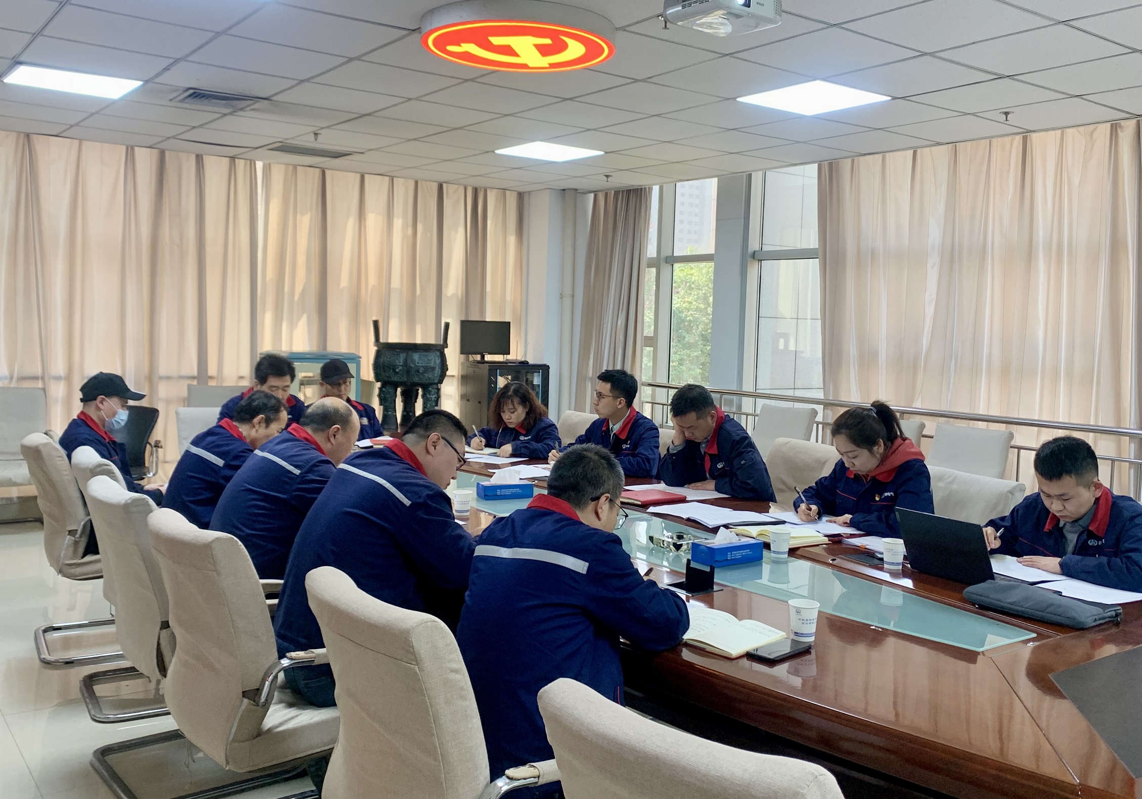 031680518900556986.jpeg 生產(chǎn)黨支部2.jpg