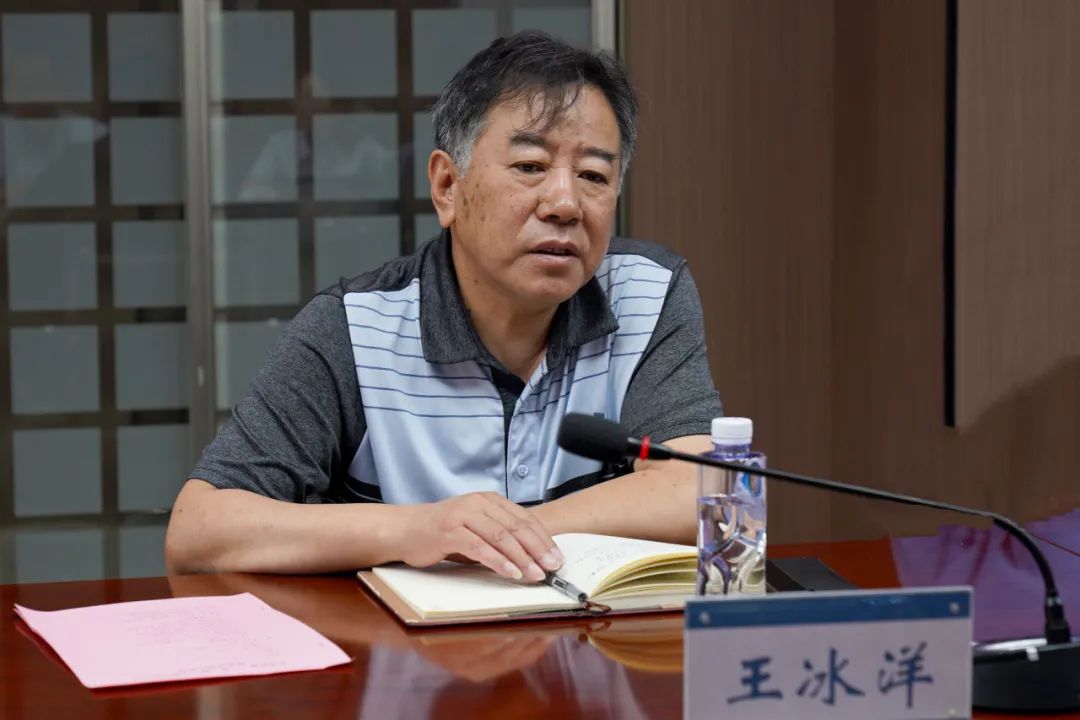 071691369442520643.jpeg 王冰洋進(jìn)行座談交流.jpg
