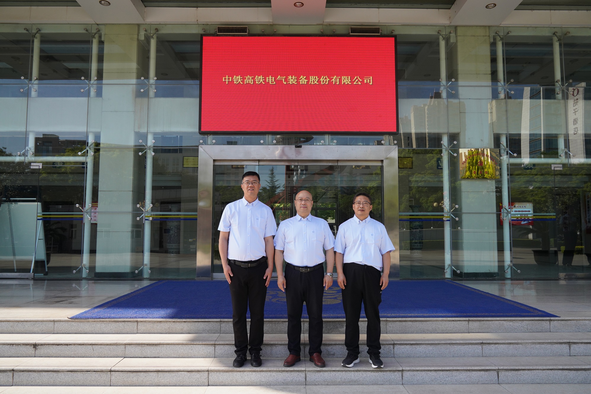 311730354258852874.jpeg 監(jiān)事會(huì)合影 - 副本.jpg